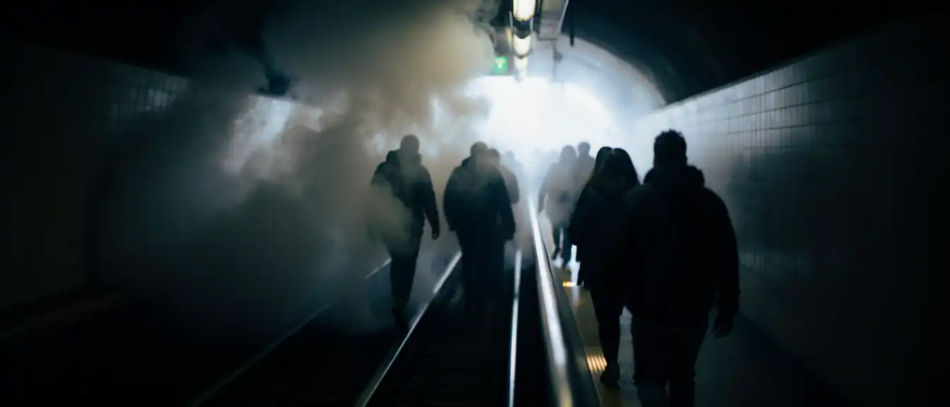 Дым, паника и самовольная эвакуация: как пожар в тоннелях метро Барселоны парализовал город