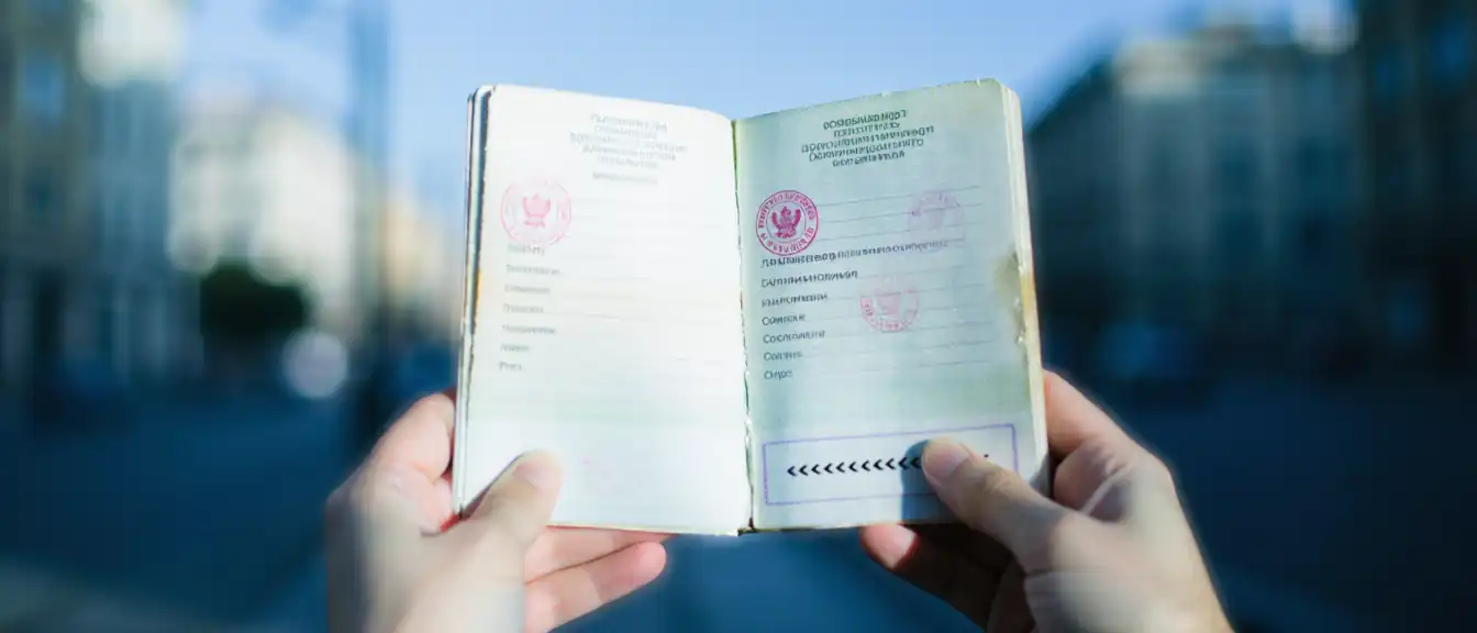 Не просто бумажка: за какие записи в паспорте несут ответственность и что стоит оставить в документе