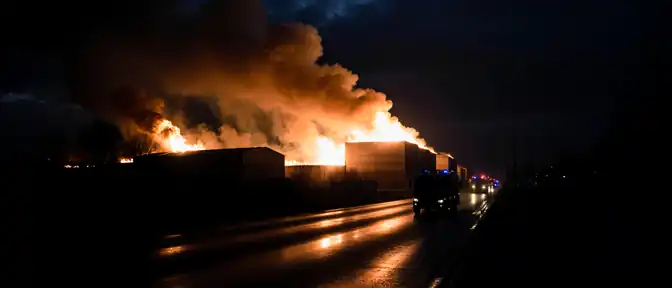 Огонь в Святошинском районе: последствия ночных взрывов в столице