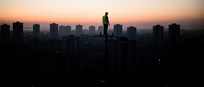 Ошибка монтажников погрузила Владивосток во тьму: масштабный сбой в энергосистеме затронул десятки тысяч жителей