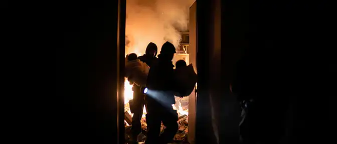 Героическая операция в центре столицы: из огня на Малой Переяславской вывели шестерых человек