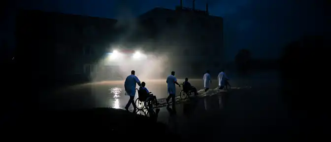 Угроза подтопления вынудила врачей и пациентов Ирбитской больницы покинуть корпус
