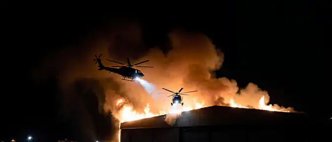Ночной бой с огнем: на юго-востоке Москвы потушили крупный пожар в ангаре