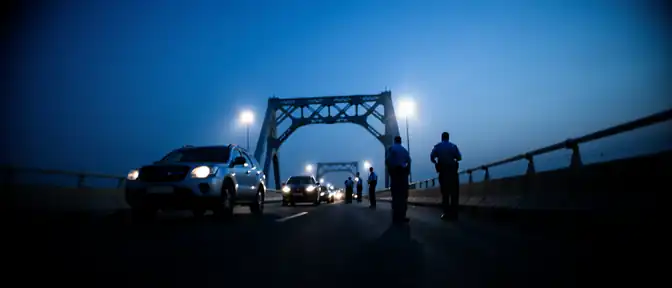 Движение по Крымскому мосту временно приостановлено: ситуация на трассе