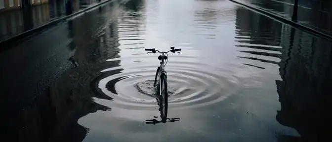Север Петербурга ушел под воду: ливни парализовали движение на улицах