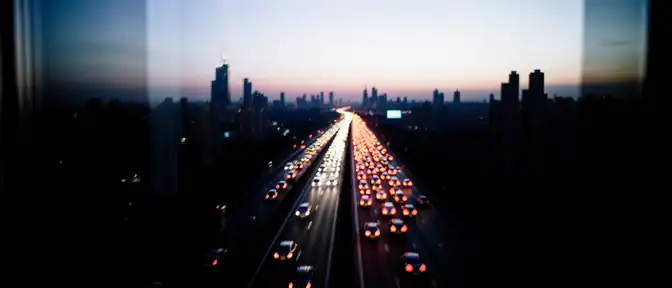 Пятничный затор: транспортники советуют москвичам пересмотреть свои планы на вечер