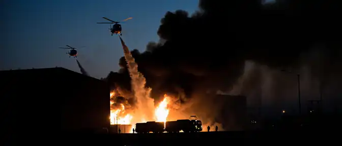 Огненный масштаб: пожар в московском ангаре охватил три тысячи квадратных метров