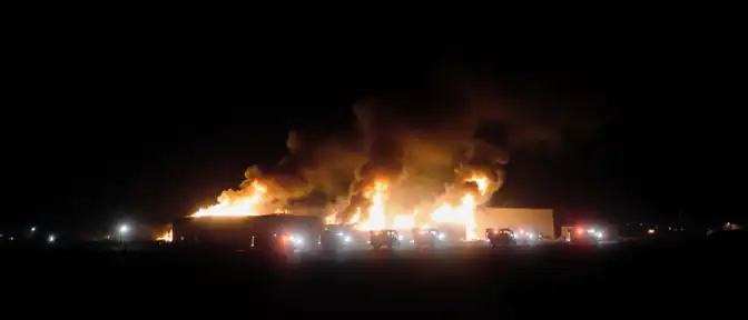 Крупный пожар на пластиковом заводе в Петушках ликвидировали после многочасовой борьбы с огнем