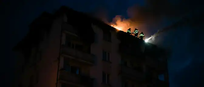 Последствия удара БПЛА: спасатели устранили возгорание в жилом секторе Макеевки