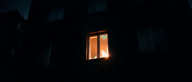 Прокуратура Москвы расследует гибель женщины в результате прыжка из окна во время пожара на улице Кулакова