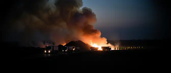 Силы МЧС России направлены на ликвидацию масштабного возгорания на мусорной площадке в Щелково