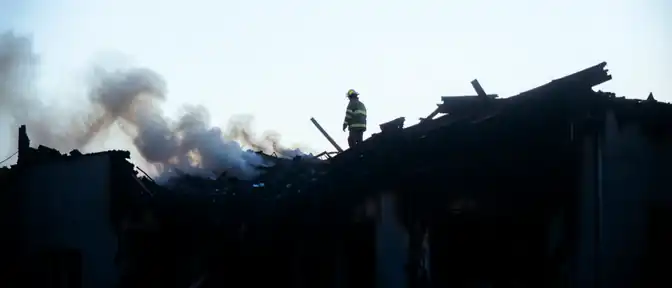 Смертельный пожар в Щелково: под обломками горящего склада нашли двух погибших