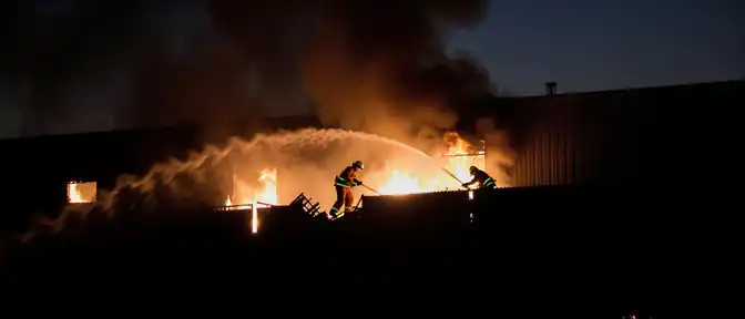 Спасатели МЧС ликвидировали масштабное возгорание на подмосковном машиностроительном предприятии