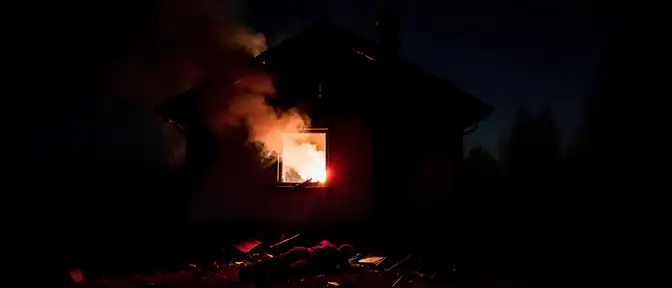 Трагический пожар в деревне Руссиновская привел к гибели пожилой женщины